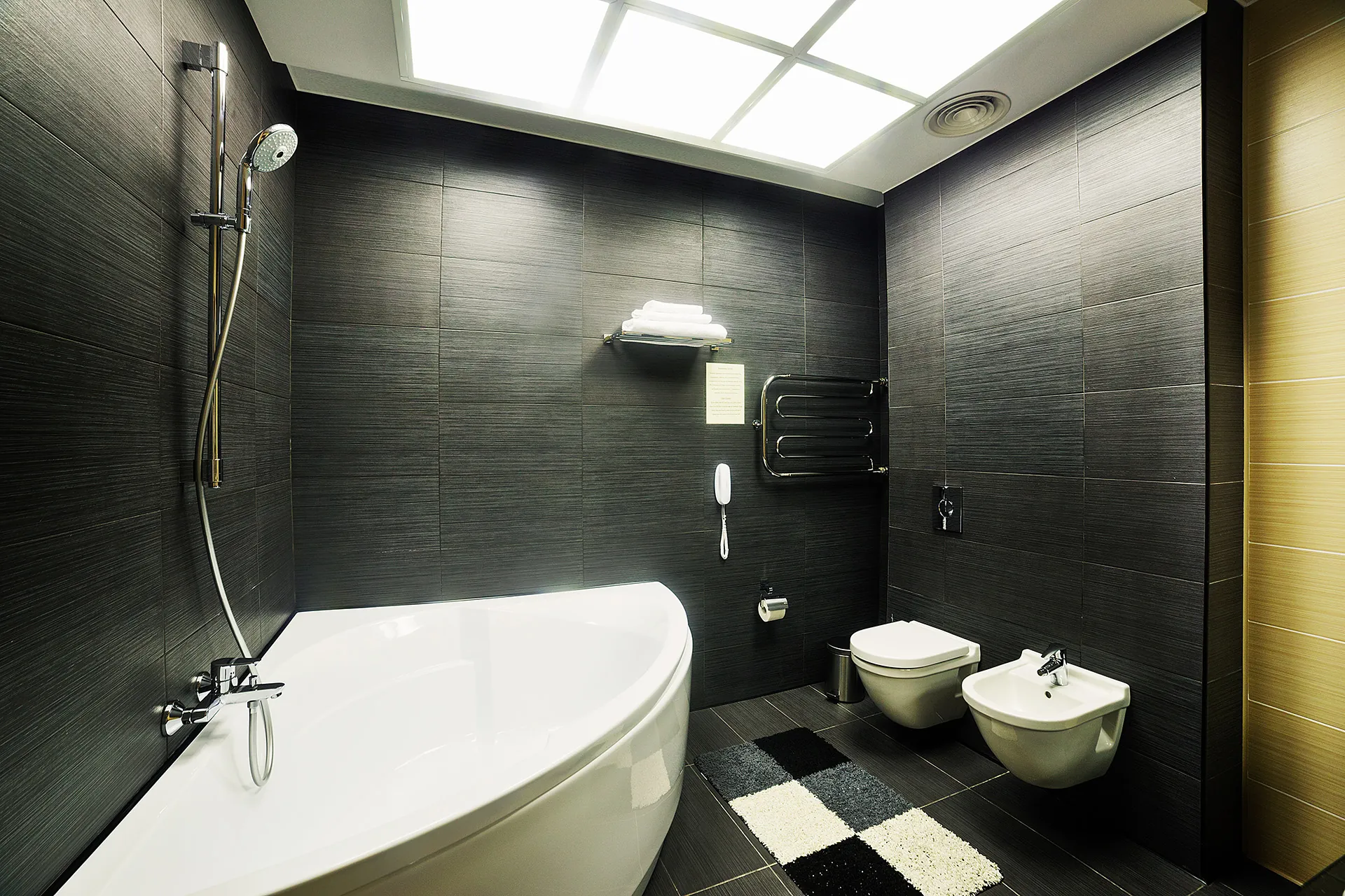 Suite bathroom with corner tub